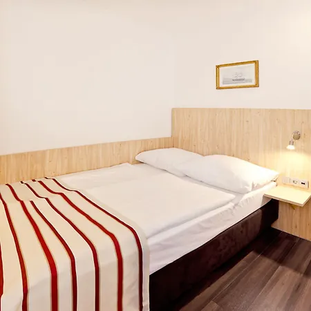 Hansa Hotel 3*